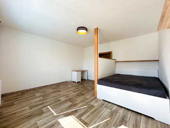 obývací pokoj - Prodej bytu 2+1 v osobním vlastnictví 75 m², Příbram