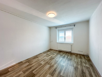 pokoj - Prodej bytu 2+1 v osobním vlastnictví 75 m², Příbram