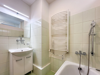 koupelna - Prodej bytu 2+1 v osobním vlastnictví 75 m², Příbram