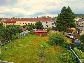 zahrada s garáží - Prodej bytu 2+1 v osobním vlastnictví 75 m², Příbram