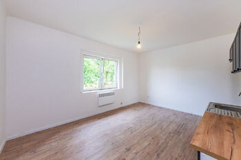 Pronájem bytu 1+1 v osobním vlastnictví 45 m², Jesenice
