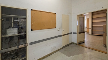 Chodba, servrovna, vstup do koupelny a kuchyňky - Prodej obchodních prostor 99 m², Brno