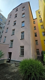 Pohled na dům z dvorního traktu - Prodej obchodních prostor 99 m², Brno