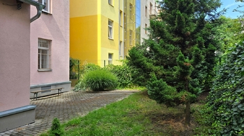 Dvorní trakt - Prodej obchodních prostor 99 m², Brno