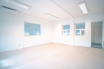Pronájem skladovacích prostor 2725 m², Hradec Králové