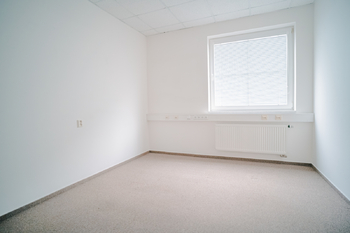 Pronájem skladovacích prostor 2725 m², Hradec Králové