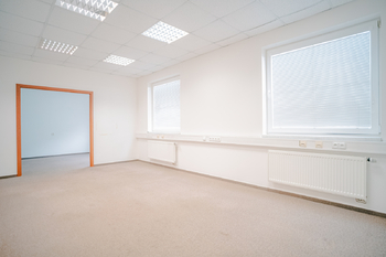 Pronájem skladovacích prostor 2725 m², Hradec Králové