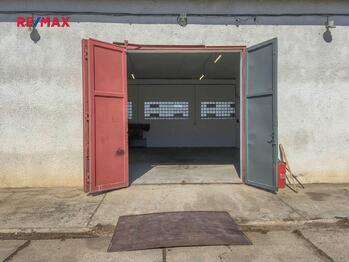 vjezd - Pronájem skladovacích prostor 100 m², Hůry