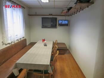 zázemí - Pronájem skladovacích prostor 100 m², Hůry