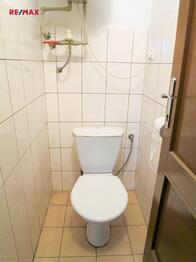 sociální zařízení - Pronájem skladovacích prostor 100 m², Hůry