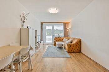 Obývací pokoj - Prodej bytu 2+kk v osobním vlastnictví 4 m², Praha 4 - Chodov