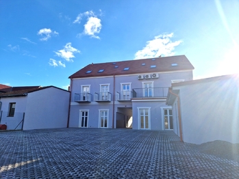 Pronájem bytu 2+1 v osobním vlastnictví 64 m², Lochovice
