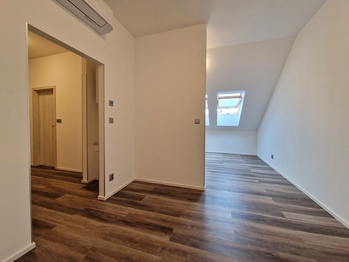 Pronájem bytu 2+1 v osobním vlastnictví 64 m², Lochovice