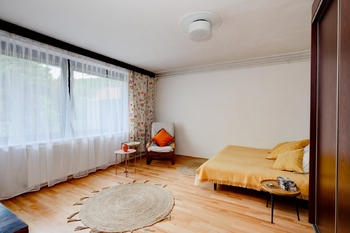 1 NP ložnice foto 1 - Prodej domu 280 m², Brno