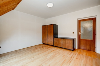 2 NP pokoj knihovna foto 2 - Prodej domu 280 m², Brno