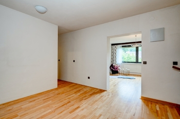 2 NP vstupní halam foto 2 - Prodej domu 280 m², Brno