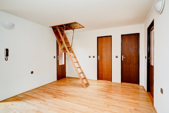 4 NP vstup do pokroví - Prodej domu 280 m², Brno