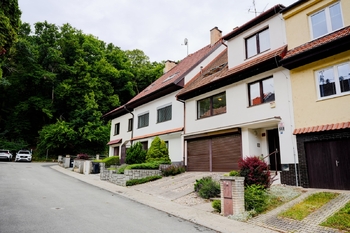 uliční pohled foto 1 - Prodej domu 280 m², Brno 