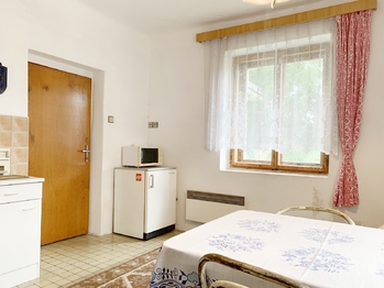 pokoj - kuchyň - Prodej domu 110 m², Hředle