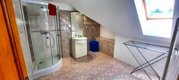 koupelna apartmánu - Prodej ubytovacího zařízení 1364 m², Kunžak