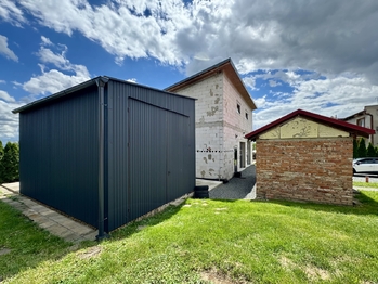 Plechová hala - Prodej obchodních prostor 313 m², Dolní Újezd