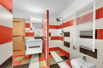 Rodinný dům, Machov - koupelna - Prodej domu 110 m², Machov