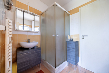 Koupelna - Prodej chaty / chalupy 50 m², Káraný