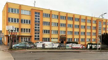 Průčelí budovy KZT s kancelářemi. - Pronájem kancelářských prostor 15 m², Tábor