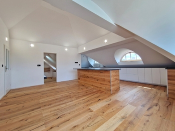 Pronájem kancelářských prostor 676 m², Praha 4 - Braník