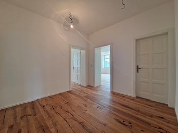 Pronájem kancelářských prostor 676 m², Praha 4 - Braník