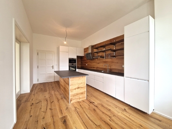 Pronájem kancelářských prostor 676 m², Praha 4 - Braník