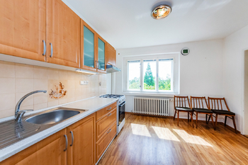 2. Kuchyně v 1. NP - Prodej domu 294 m², Praha 5 - Radotín