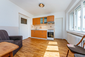 4. Kuchyně v 1. NP - Prodej domu 294 m², Praha 5 - Radotín