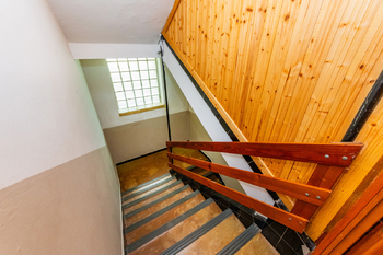 16. Schodiště do 2. NP - Prodej domu 294 m², Praha 5 - Radotín