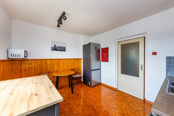 22. Kuchyně ve 2. NP - Prodej domu 294 m², Praha 5 - Radotín