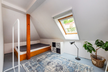 35. První ložnice ve 3. NP - Prodej domu 294 m², Praha 5 - Radotín