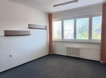 Kancelář do ulice má také 18m2. - Pronájem kancelářských prostor 36 m², Tábor