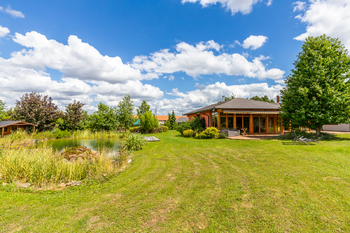 zahrada, rybníček, venkovní sauna - Prodej domu 290 m², Kostelec nad Labem