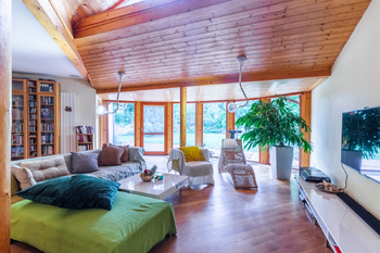 obývací pokoj s pohledem na terasu - Prodej domu 290 m², Kostelec nad Labem