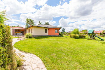 přední pohled, vstup do kuchyně - Prodej domu 290 m², Kostelec nad Labem