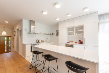 Kuchyňský kout - Pronájem domu 350 m², Praha 6 - Ruzyně