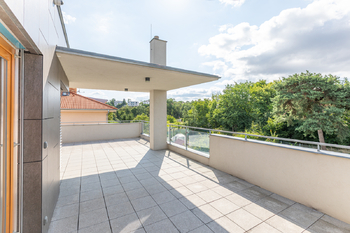 Střešní terasa - Pronájem domu 350 m², Praha 6 - Ruzyně