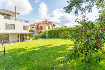 Zahrada - Pronájem domu 350 m², Praha 6 - Ruzyně