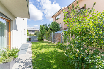Zahrada - Pronájem domu 350 m², Praha 6 - Ruzyně