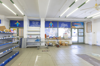 Pronájem obchodních prostor 90 m², Pardubice