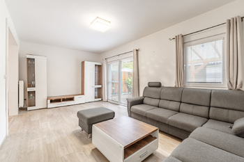 Pronájem domu 100 m², Hostouň