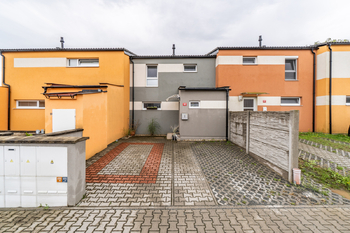 Pronájem domu 100 m², Hostouň