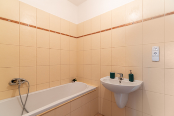 koupelna Jesenice - Prodej bytu 3+kk v osobním vlastnictví 91 m², Jesenice