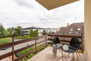 balkon Jesenice - Prodej bytu 3+kk v osobním vlastnictví 91 m², Jesenice