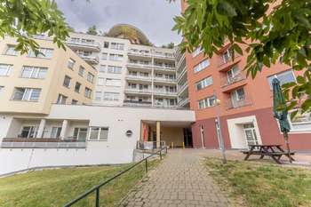 Prodej bytu 1+kk v osobním vlastnictví 52 m², Praha 5 - Lochkov